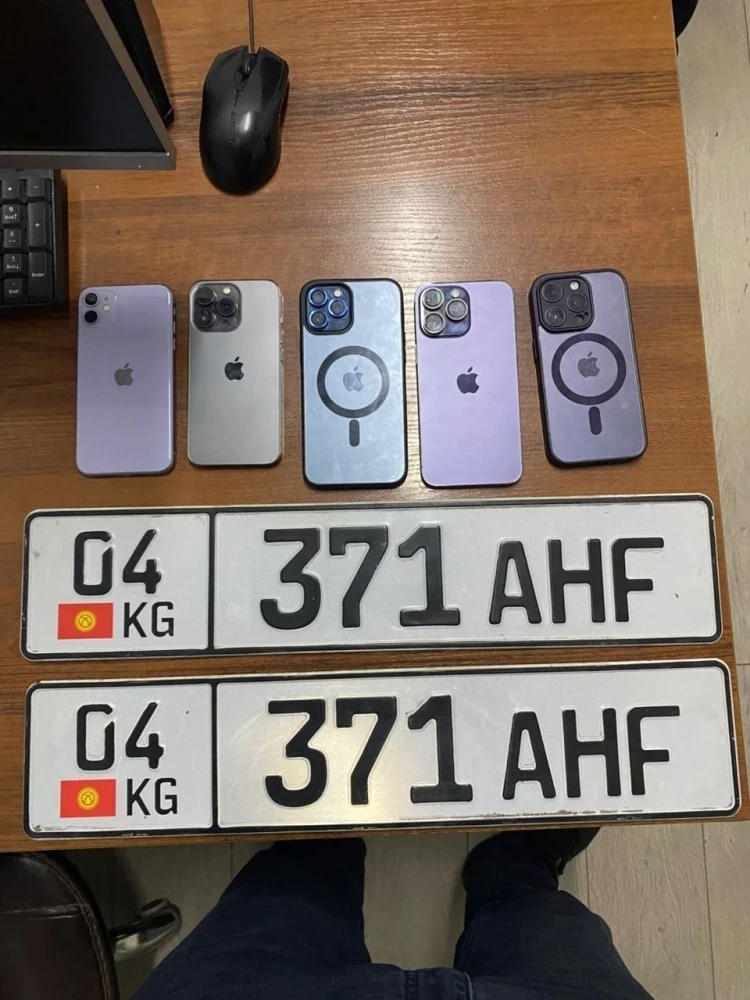 В Бишкеке задержали группу, нападавшую на прохожих и отнимавшую телефоны