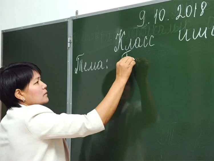 Teacher Shortage in Kyrgyzstan: Schools Are Emptying, Parents Are Looking for Tutors
