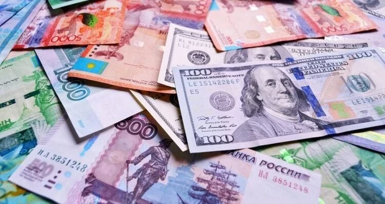 Рубль и тенге продолжают дорожать к сому. Курс валют на 22 января