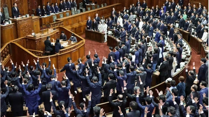 Премьер Японии распустила нижнюю палату парламента
