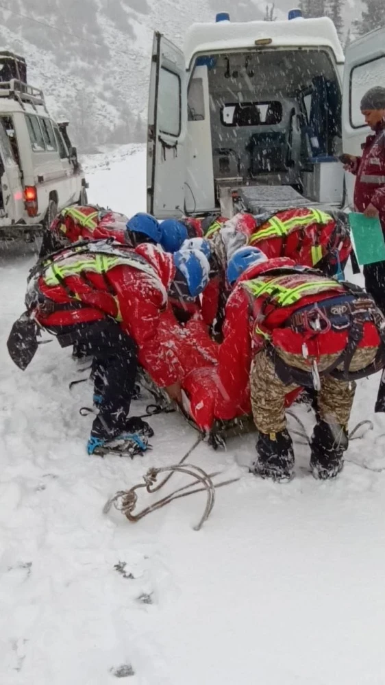 In the Ala-Archa Gorge, rescuers assisted a vacationer