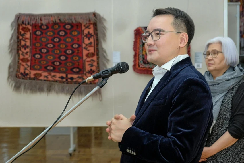How a Kyrgyz Artist Exports "Neuroart" to Private Collections in Europe and the USA