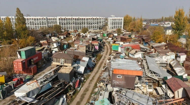 Dumping of dismantled objects. The Bishkek City Hall asks owners to retrieve their property.