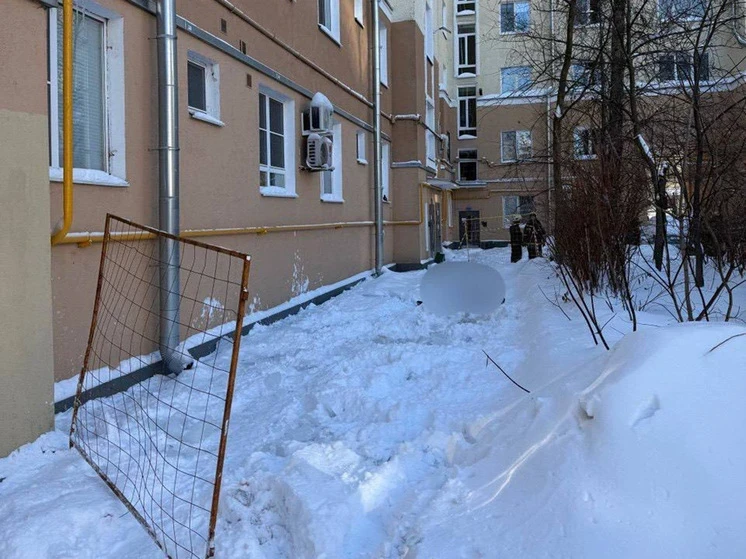 Icicles falling from the roof caused the death of a woman in Moscow
