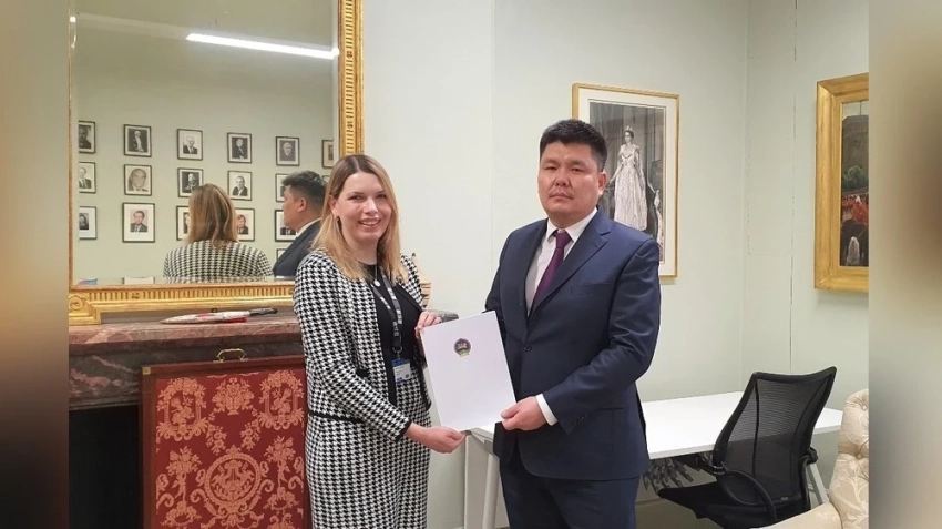 Монголиянын элчиси Эдинбургга жумушчу сапар менен барды