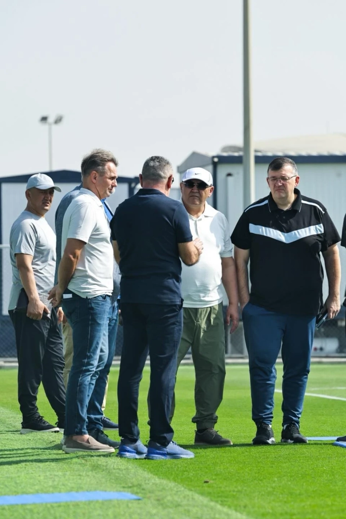 Камчыбек Ташиев Азия Кубогунда (U-23) Кыргызстан курамасынын машыгуу учурунда болду