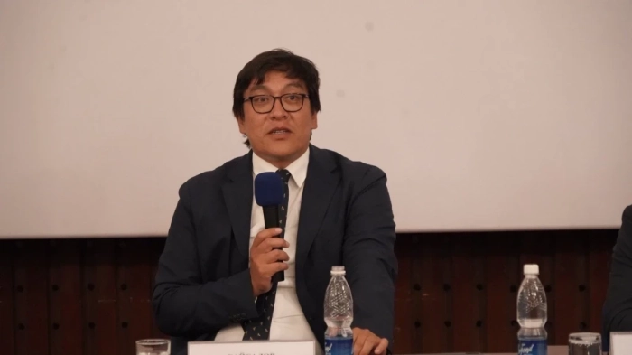 Зампред кабмина КР Эдиль Байсалов визалык эрежелердин катаалдашына жооп берди