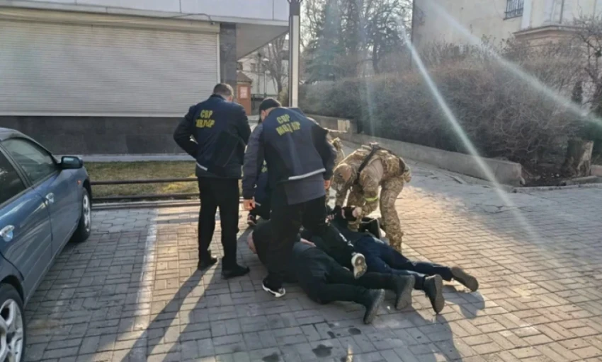 Fake police officers kidnapped 10 thousand dollars from a Kyrgyzstani.