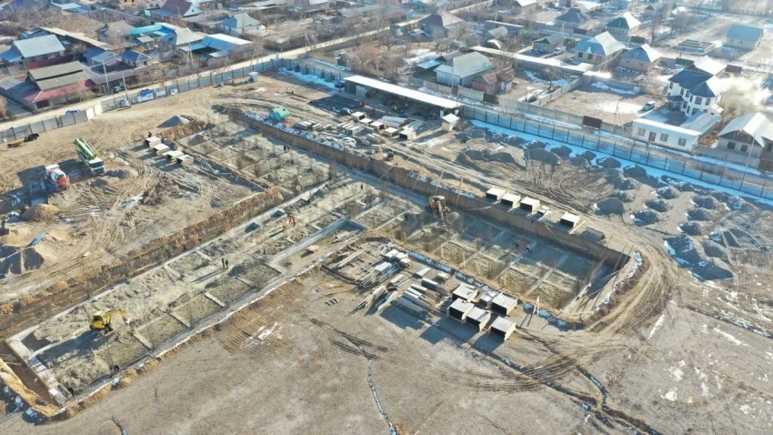 By the instruction of Kamchybek Tashiev, a school for 750 places is being built in Toktogul.