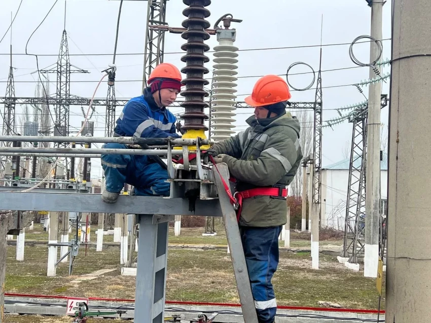 Kyrgyz Energy Workers Strengthen Control Over Power Grid Operations Due to Upcoming Cold Weather