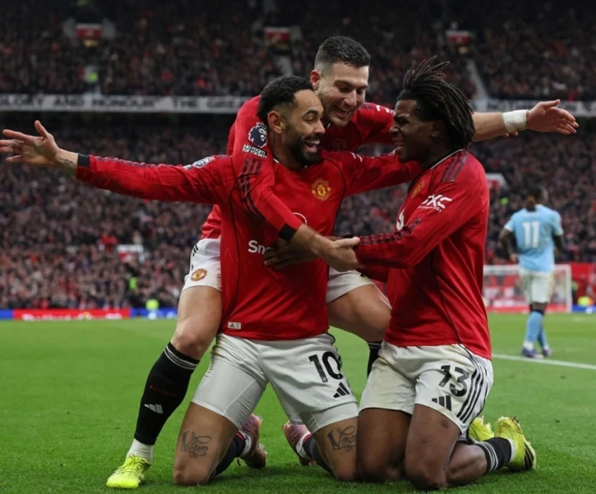 "Manchester United" defeated "Manchester City" in the derby at "Old Trafford"