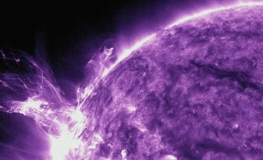 The magnetic storm that started on Earth may reach its highest level.