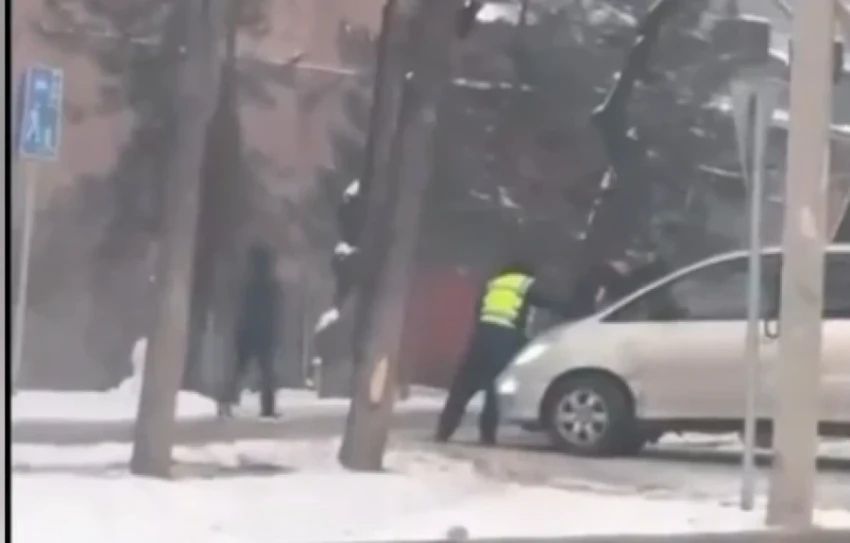 Drunk Driver in Bishkek "Gave a Ride" on the Hood to a Policeman