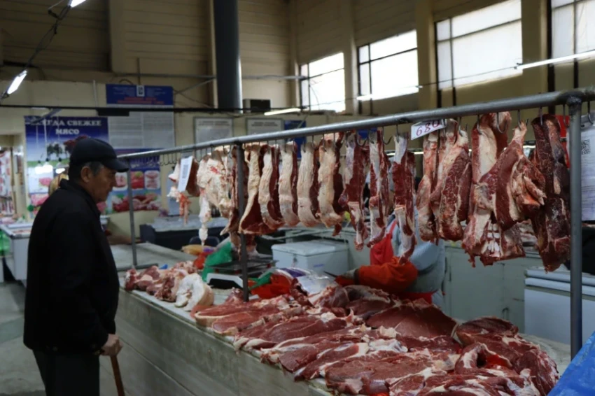 Sellers of the Orto-Sai Market Request Regulation of Meat Prices from Wholesalers