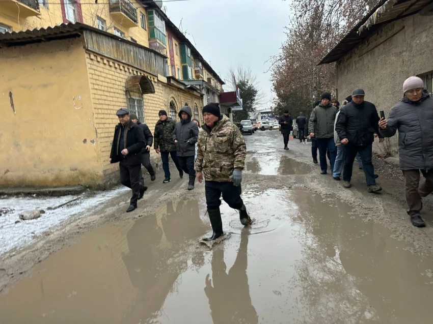 Puddles in Osh: the mayor had to go to the clinic in rubber boots
