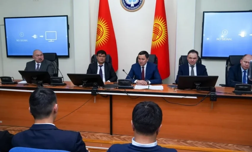 Глава Минздрава представил нового руководителя «Кыргызфармации» и объяснил его назначение