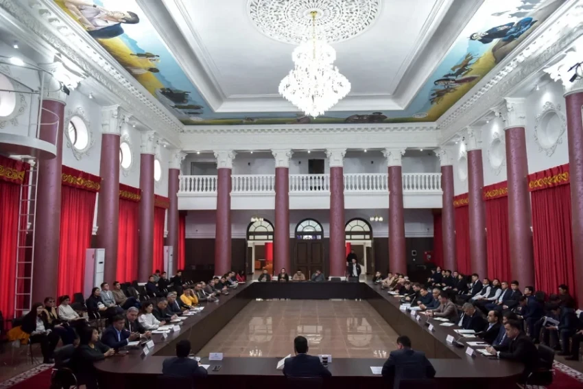 A meeting with the heads of construction companies took place in Bishkek. What was discussed?