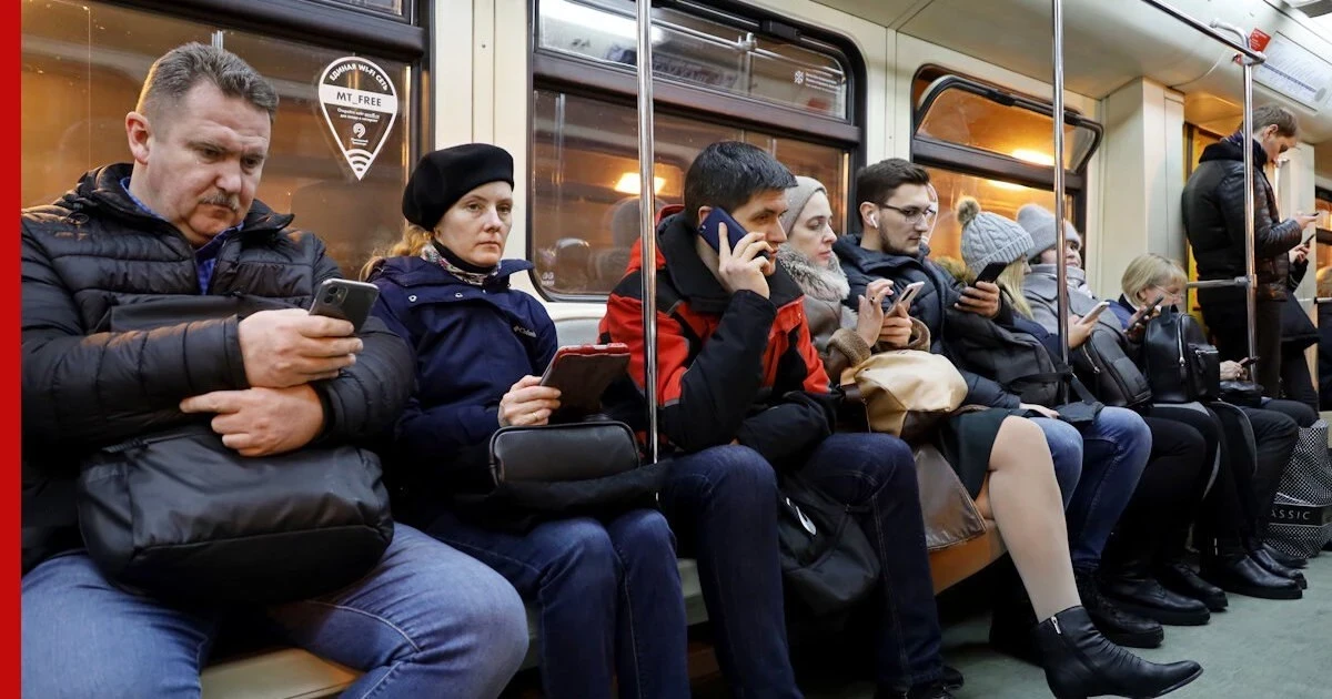 In Moscow Metro, mobile phones of citizens have started to be checked - media