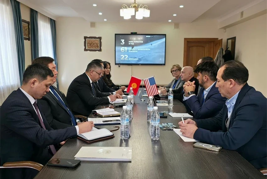 КР и США обсуждают реализацию проекта железной дороги Макмал — Каракол