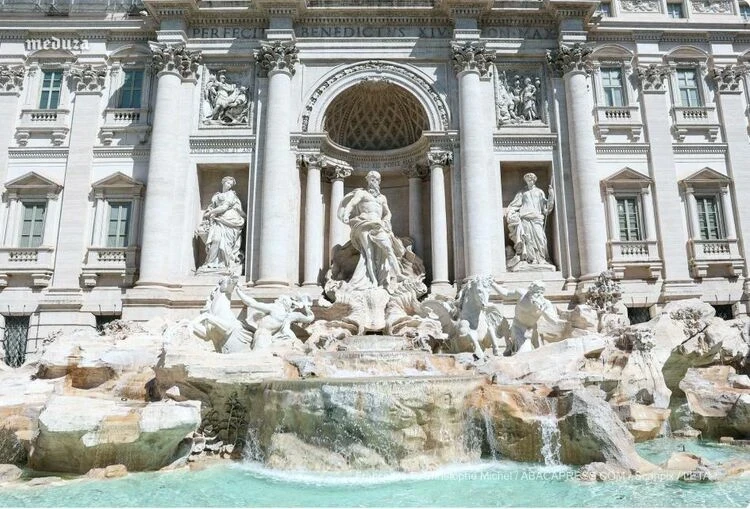 Бросить монетку в фонтан Треви в Риме теперь можно только за деньги