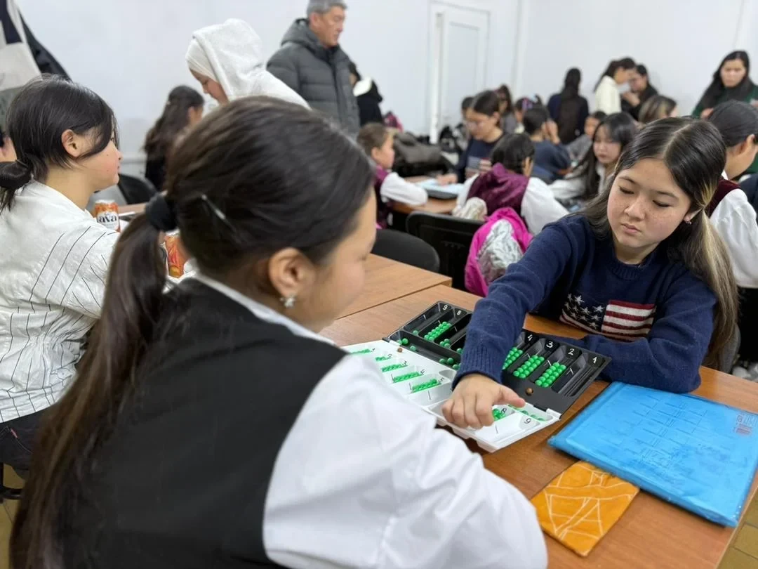 Bishkek Schoolchildren Competed in Toguz Korgool