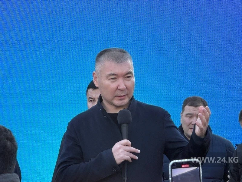 Ош базарынын көчүрүлүшү: бийлик соодагерлердин суроолоруна жооп берди