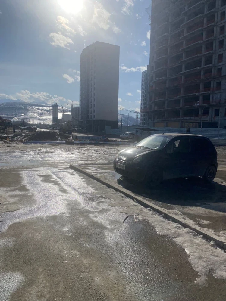 Residents request the establishment of a pedestrian path on Moldobasanov Street. Response from the city hall.