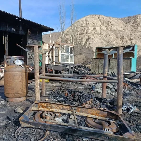 In Kok-Moynok, a nighttime fire has been extinguished: yurts and trade kiosks burned down