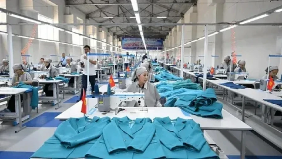 Two State Banks Issue Interest-Free Loans for Tailors