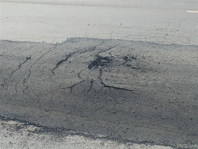 Call Center: The asphalt laid today is already cracking