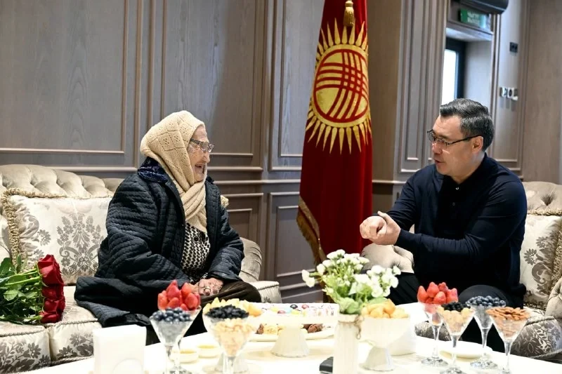 Sadyr Japarov met with his first teacher Keneshkan Shamenova