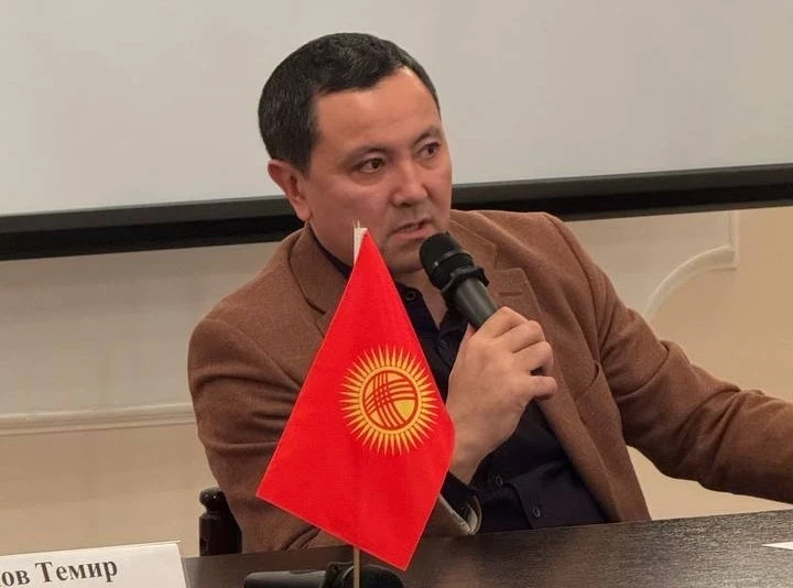 Страна нуждается в вас: Досмамбетов встретился в Москве с медиками-соотечественниками