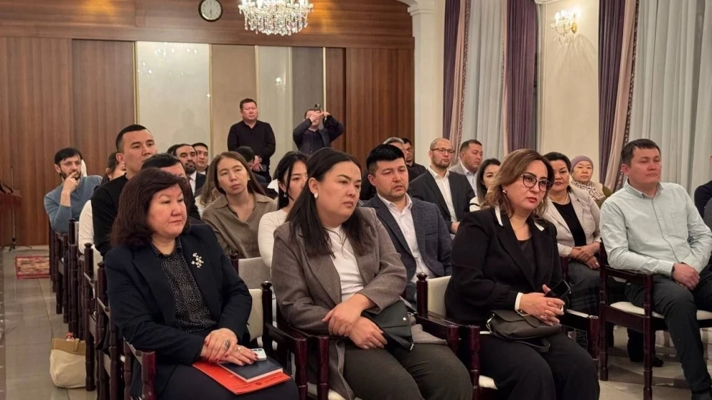 Глава Минздрава призвал работающих в РФ врачей возвращаться в Кыргызстан