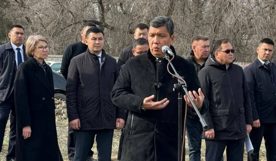 Road Through the Cemetery in Novopavlovka: Aibek Junushaliev Met with Local Residents