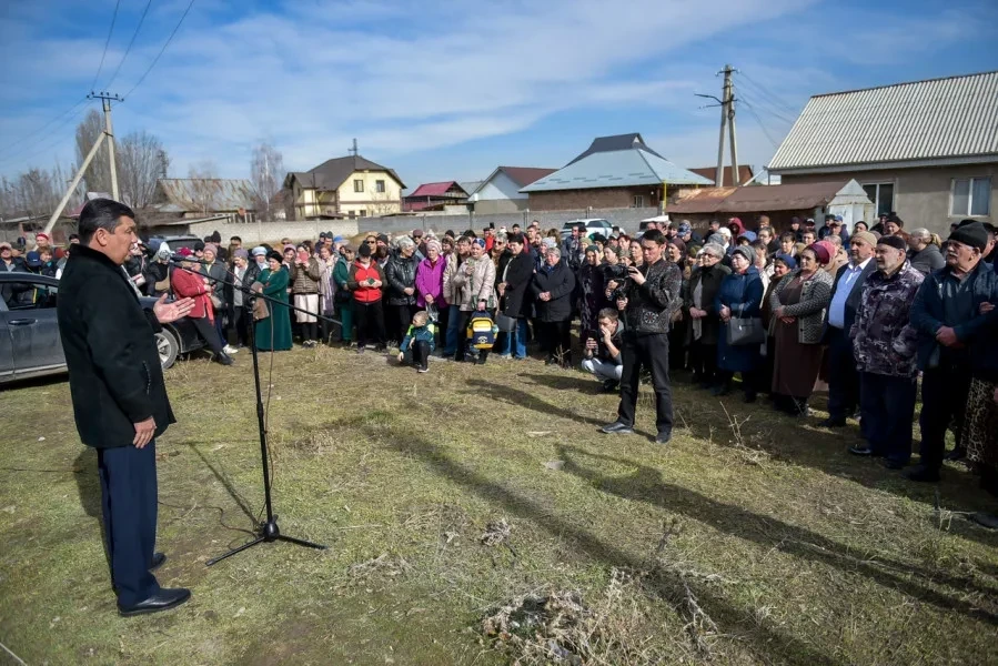 The Mayor of Bishkek met with residents regarding the continuation of Profsoyuznaya Street