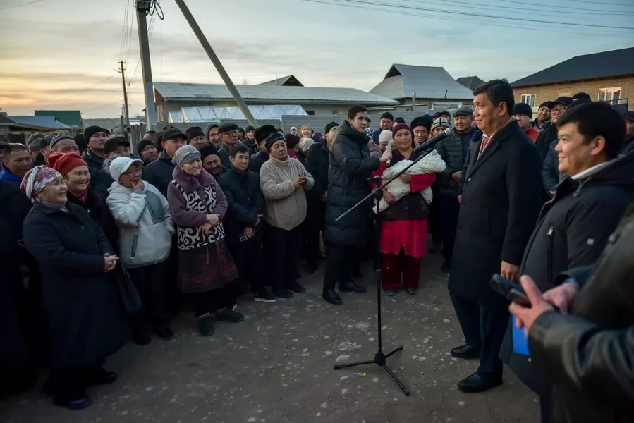 The Mayor of Bishkek Met with Residents of the Ak-Zhar Neighborhood