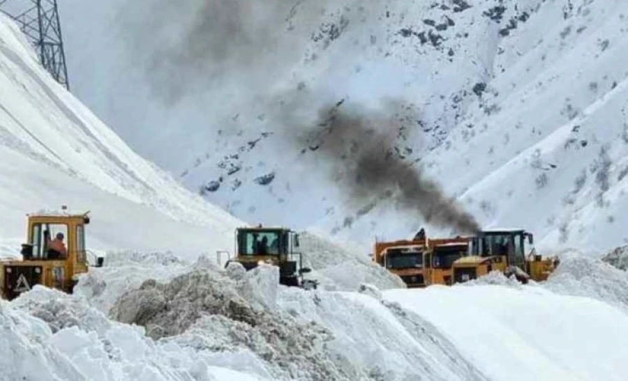 Traffic for heavy vehicles is temporarily restricted at the Too-Ashuu Pass due to snowfall