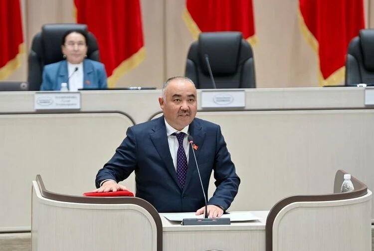 Изменение флага, смена фамилии. Чем запомнился торага Нурланбек Тургунбек уулу