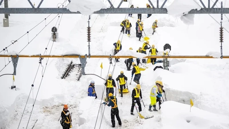 Japan mobilizes army due to record snowfall, casualties reported