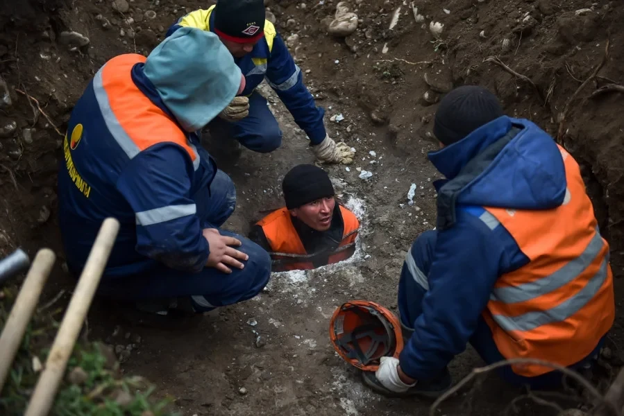 On April 7, a heating network burst in Bishkek: special equipment deployed