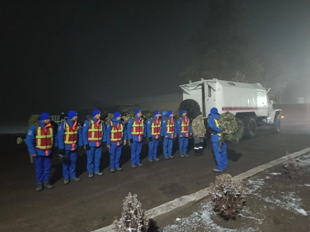 24 rescuers from the Ministry of Emergency Situations went out to search for a person caught in an avalanche in Suusamyr.