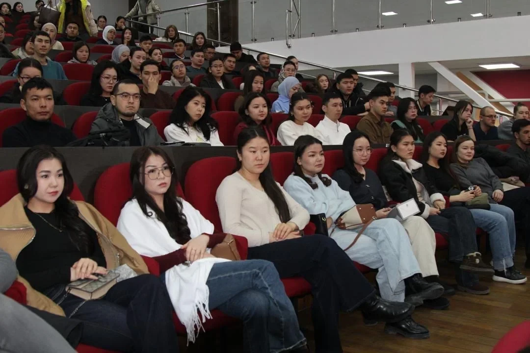 Bakyt Kadyraliev discussed the preparation of doctors with students of KGMA
