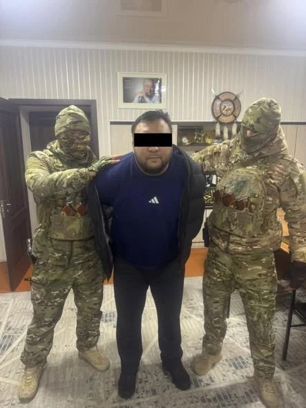 ОПГдагы обыск Балыкчыда: курал алынган, алдамчы кармалды