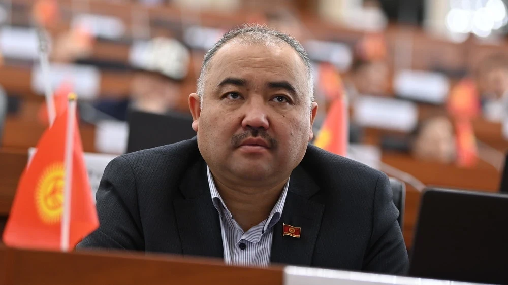 Экс-спикер ЖК мандаттан баш тартса болот: ЦИКке арыз түшкөн жок