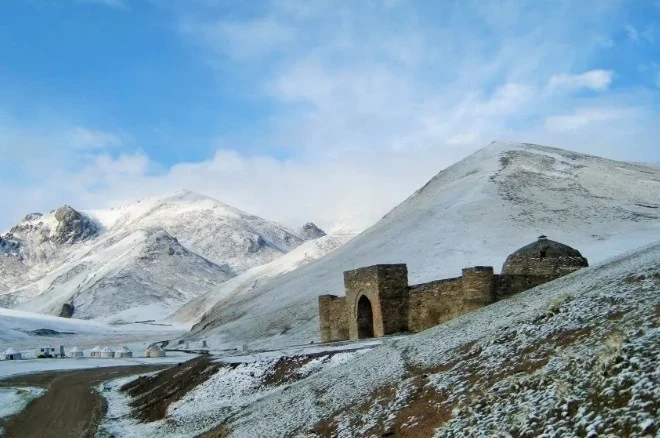 Турдун катышуучулары "Нарын – Кышкы жомок" 3,8 млн сомдук камсыздандыруу алышты