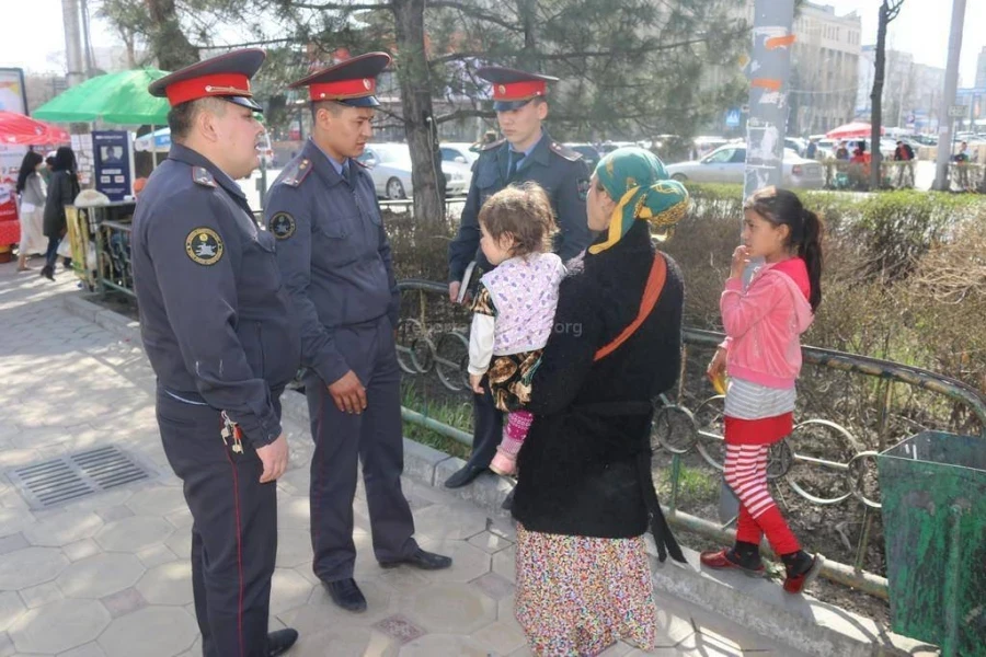 Иностранных попрошаек в Кыргызстане будут штрафовать и выдворять