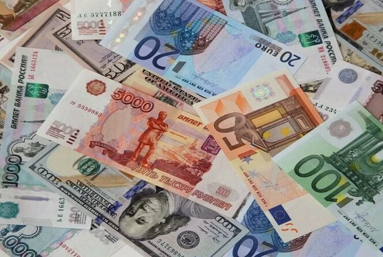 Сом доллардан башка бардык негизги валюталарга карата арзандады. 17-февралдагы курс