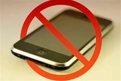 В школах Казахстана могут полностью запретить телефоны — даже на переменах