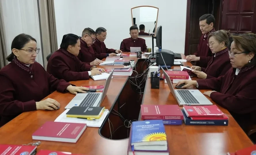 Конституциялык сот президенттин сунушун карап чыкты