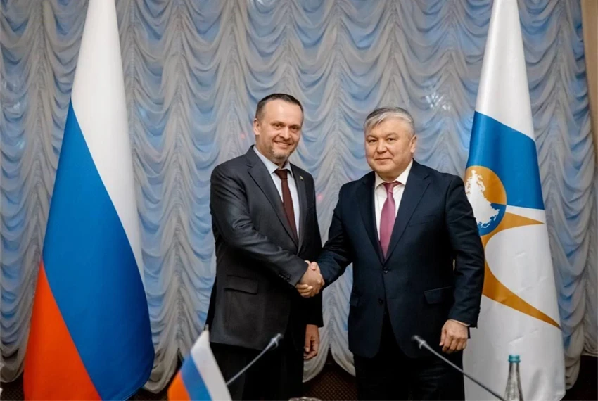 Контейнердик ташууларды санариптештирүүнү Арзыбек Кожошев жана Россиянын Минтранс мекемеси талкуулашты